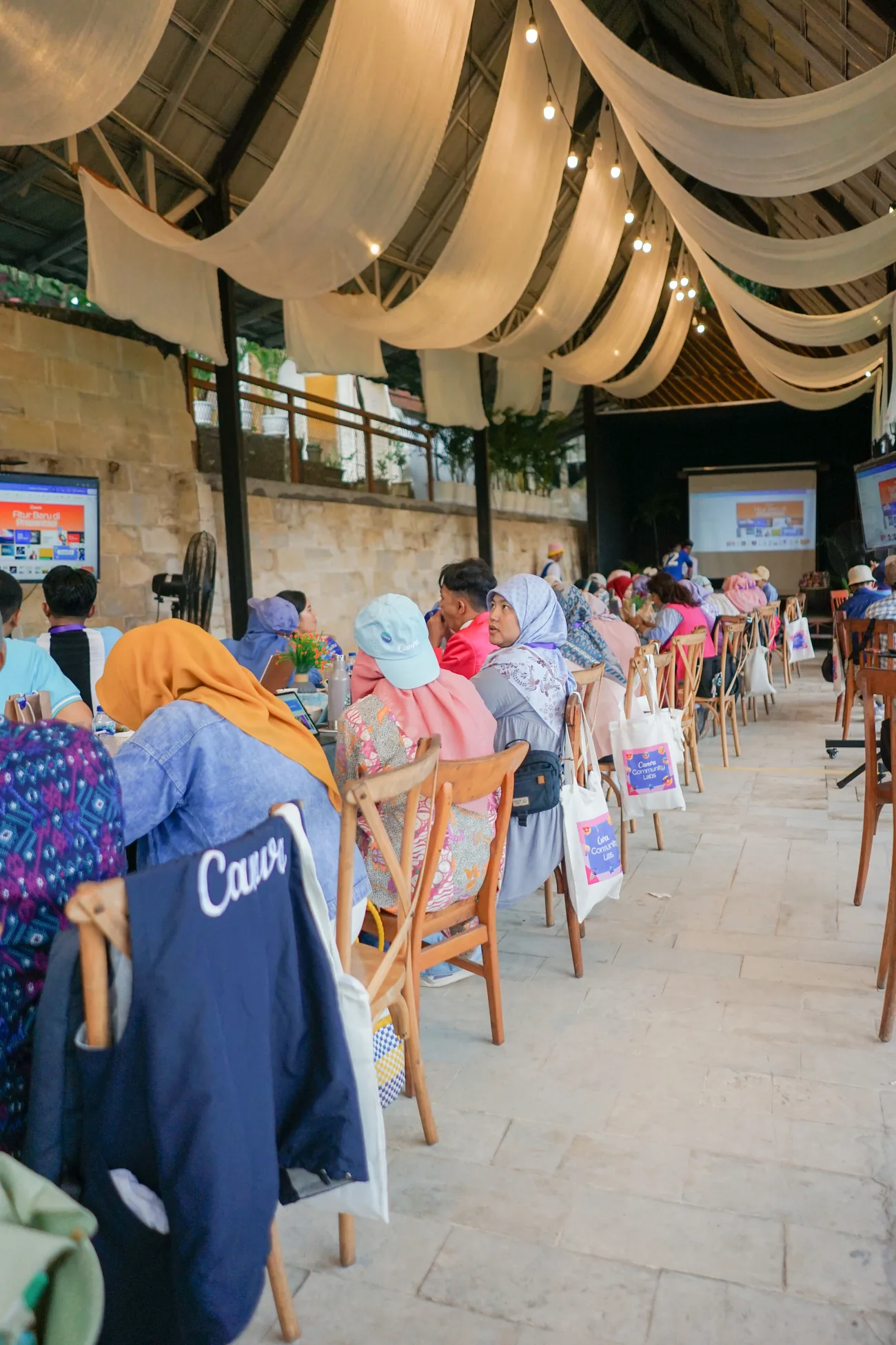 Acara meeting rombongan di Kedai Bukit Rhema