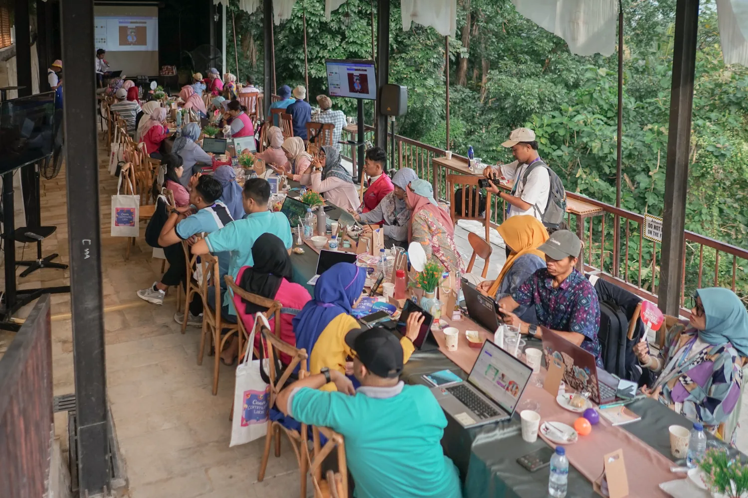 Meeting rombongan di Kedai Bukit Rhema