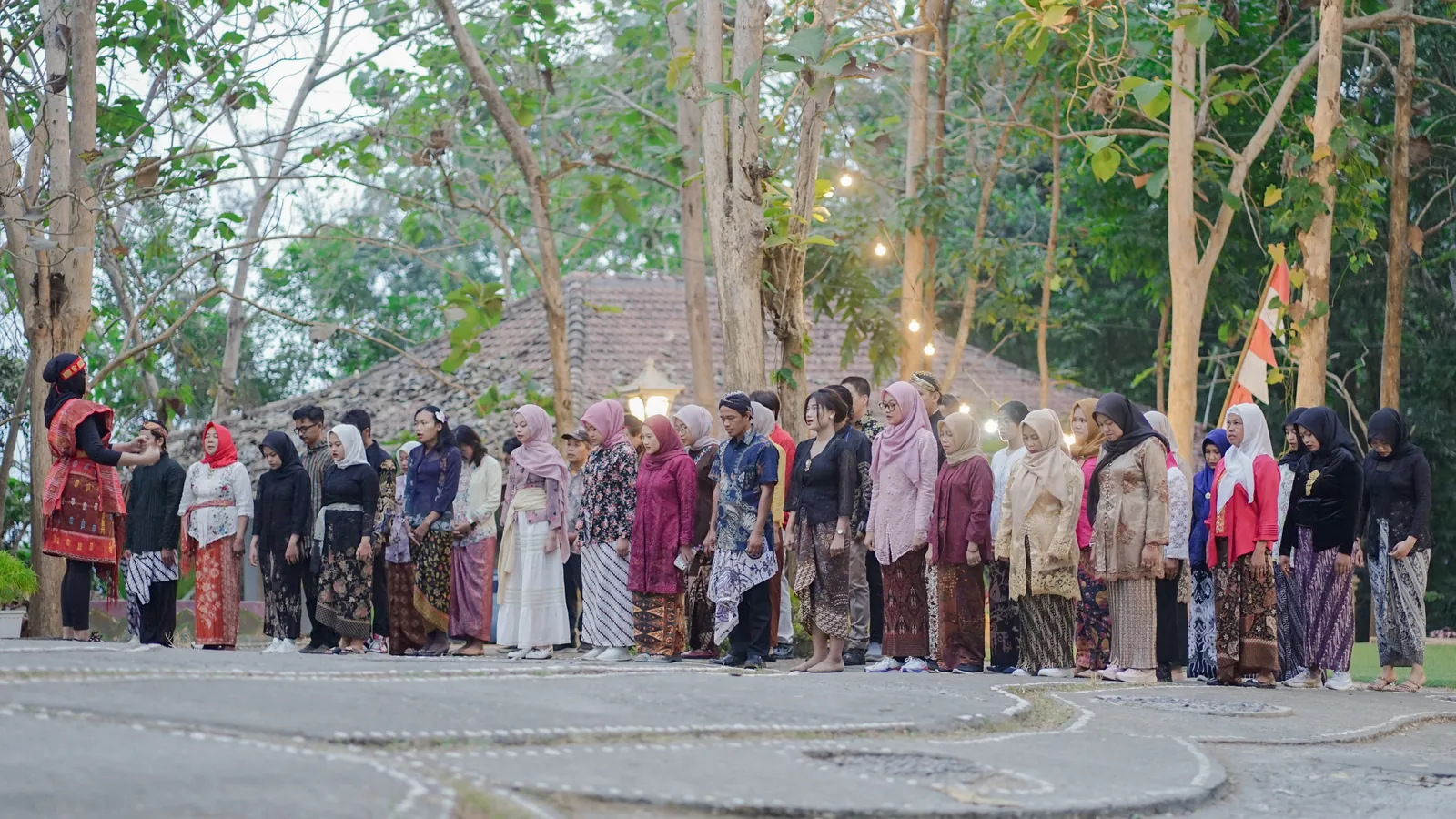 Perayaan 17 Agustus Bukit Rhema dengan karyawan dan stakeholders berbaju adat